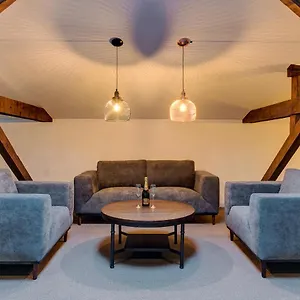 Apart Otel Upstairs Boutique, Bükreş